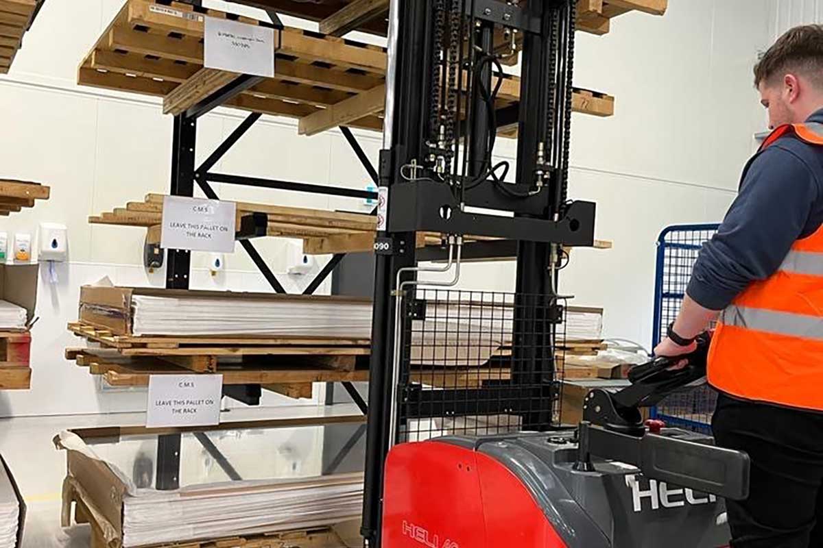 Medium ad High-Level Pallet Trucks